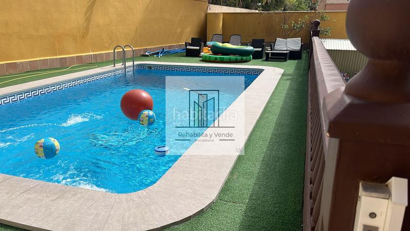 Foto e243f673-ad40-4bd2-a963-1768b149656b. Chalet con camino parcheggio piscina in La Barrosa Chiclana de la Frontera