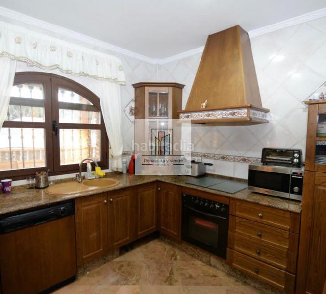 Foto f3b08a9e-070f-42b9-8683-c90d0b07bab9. Chalet con camino parcheggio piscina in La Barrosa Chiclana de la Frontera