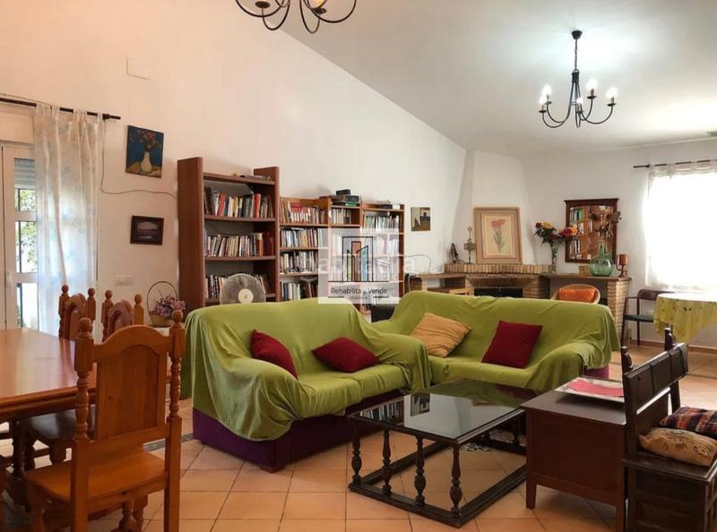 Foto 63ae2b0e-af53-4d2f-92ad-1514c0a37f67. Xalet amb xemeneia aparcament piscina a La Barrosa Chiclana de la Frontera