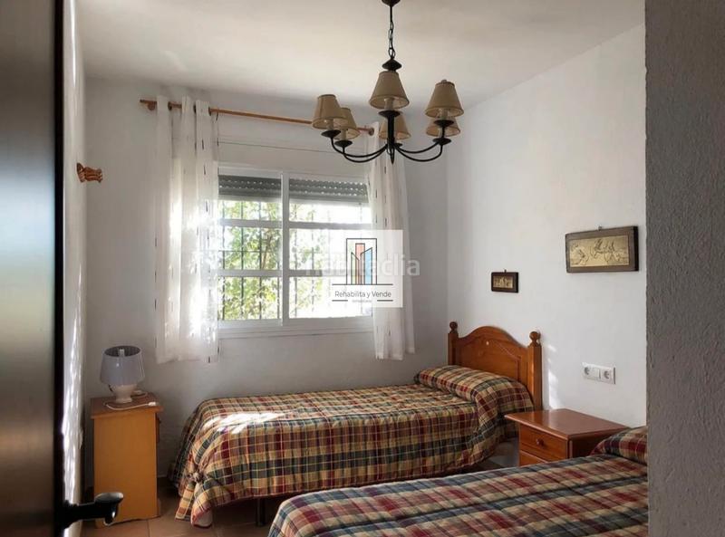 Foto d2baba3b-068e-4af5-beb6-cfe2b9674605. Xalet amb xemeneia aparcament piscina a La Barrosa Chiclana de la Frontera