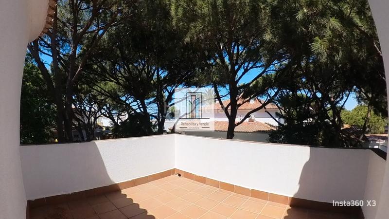 Foto f59b12d5-048f-4b32-af6d-b0267ae160ff. Chalet avec cheminée parking dans La Barrosa Chiclana de la Frontera