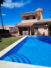 Chalet en La Barrosa. Chalet urbano en la barrosa