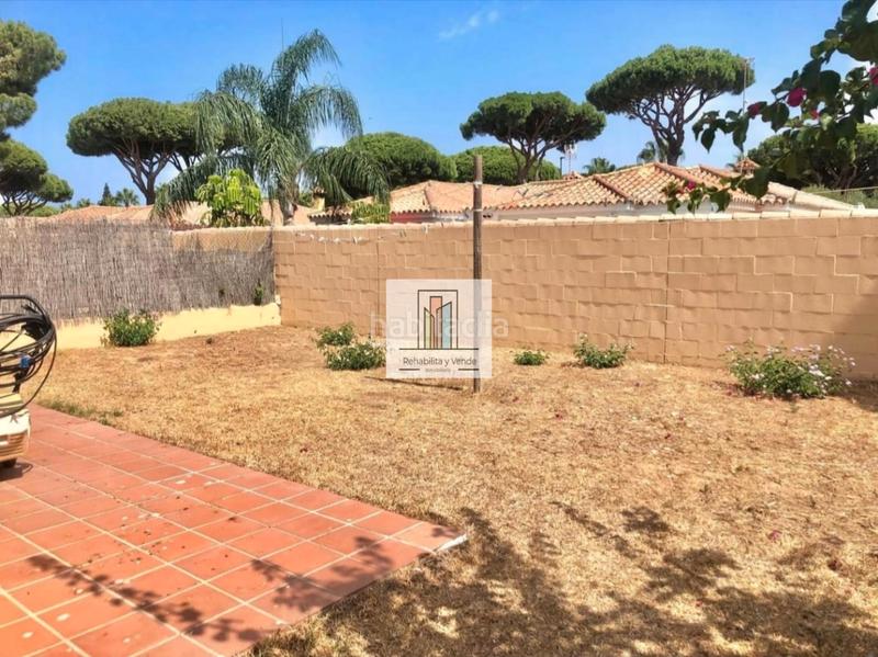 Foto 3a5fd102-26a4-4cde-b150-f5afe786b526. Chalet  urbano en primera pista en Sancti Pietri Chiclana de la Frontera