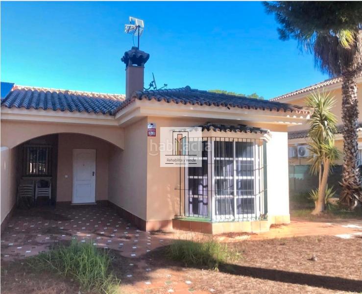 Foto b573fbc7-9f37-4718-9f3d-93fc66b15dba. Chalet  urbano en primera pista en Sancti Pietri Chiclana de la Frontera