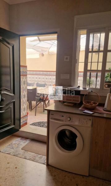 Foto b5ae6739-3ee2-4e7f-9d7b-d09e6d57404b. Casa amb xemeneia aparcament a Núcleo urbano Chiclana de la Frontera