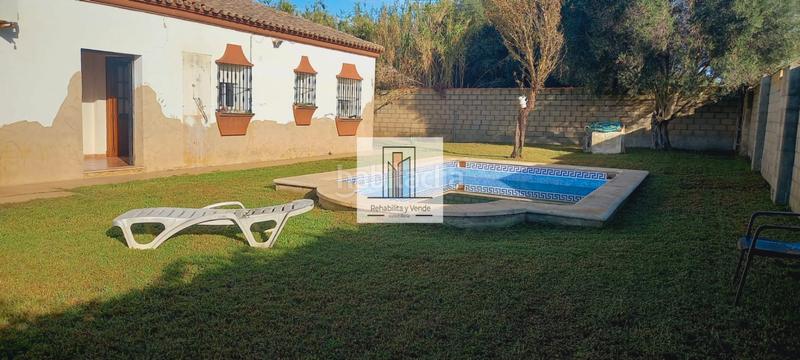 Foto 2401b4cf-e735-4072-9985-baba20945943. Chalet avec parking piscine dans Las Lagunas - Campano Chiclana de la Frontera