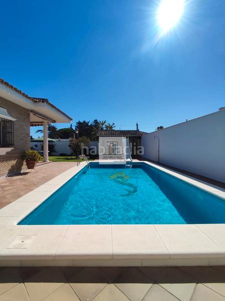 Foto 1bcc1f4d-b684-4304-bcf6-6d5de6390ca8. Chalet  independiente en rana verde en Las Lagunas - Campano Chiclana de la Frontera