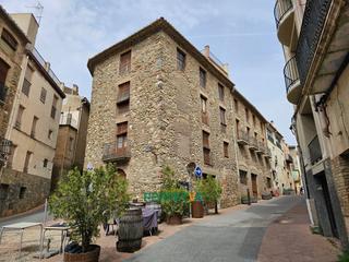 Gebäude  Del mercat. Majestuosa casa de pueblo en venta en poboleda, priorat