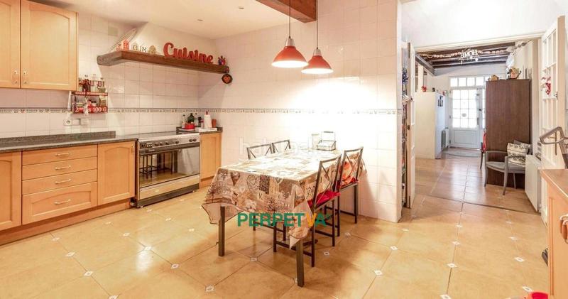 Foto 64891bac-3728-44b4-9c6c-b0e591c04bd7. Casa adossada a Centre Arenys de Mar