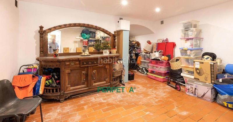 Foto eb7dd560-37fe-44df-a96b-d6ce1fd9a320. Casa adossada a Centre Arenys de Mar