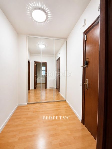 Foto 03956d55-5824-41fc-8a44-f7a8e5136ba4. Pis amb aparcament a Sants Barcelona