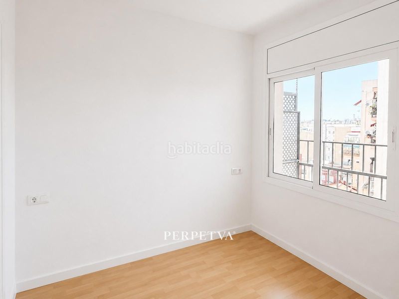 Foto 5bea6a41-8402-4f1c-a18a-0af1b626f381. Pis amb aparcament a Sants Barcelona