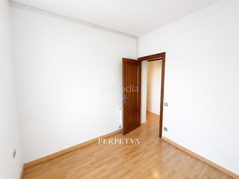 Foto 7b3df8a2-bd50-48ff-ad85-2d25965be4ad. Pis amb aparcament a Sants Barcelona