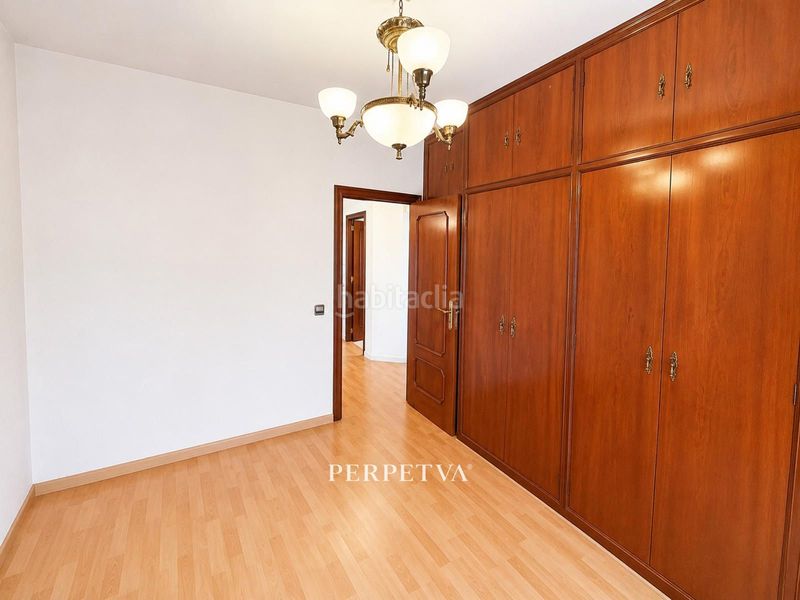 Foto a7a15e4a-c591-4b35-9843-3107a093bafb. Pis amb aparcament a Sants Barcelona