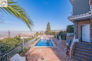 Xalet  Calle calle del betis. Lujoso chalet en monachil