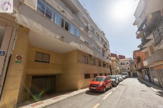 Pis a Maracena. Vivienda de  2 dormitorios en el centro de maracena, a 5 min del