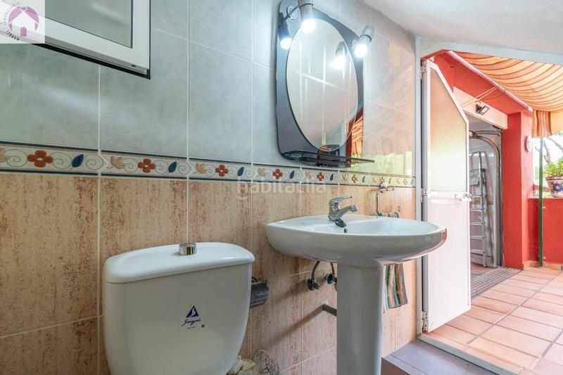 Foto 2bb9288c-6555-40b0-a4cb-4aadce958006. Casa vive la tranquilidad con espacio en este impresionante chalet pareado en el ventorrillo, cullar vega en Cúllar Vega