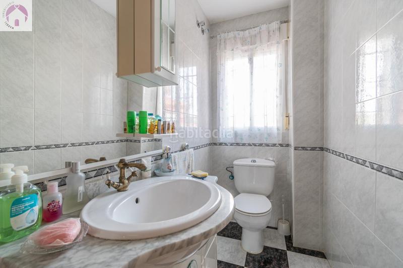 Foto 40d9963b-5a0b-40c8-b8ef-cb6980f6f3c5. Casa vive la tranquilidad con espacio en este impresionante chalet pareado en el ventorrillo, cullar vega en Cúllar Vega