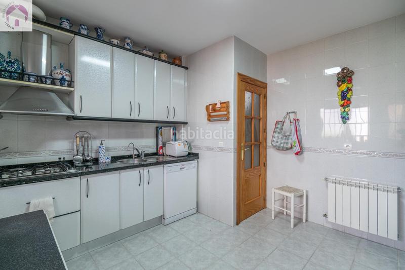Foto 517a637f-f957-4503-9178-d4c81f2a6d09. Casa vive la tranquilidad con espacio en este impresionante chalet pareado en el ventorrillo, cullar vega en Cúllar Vega