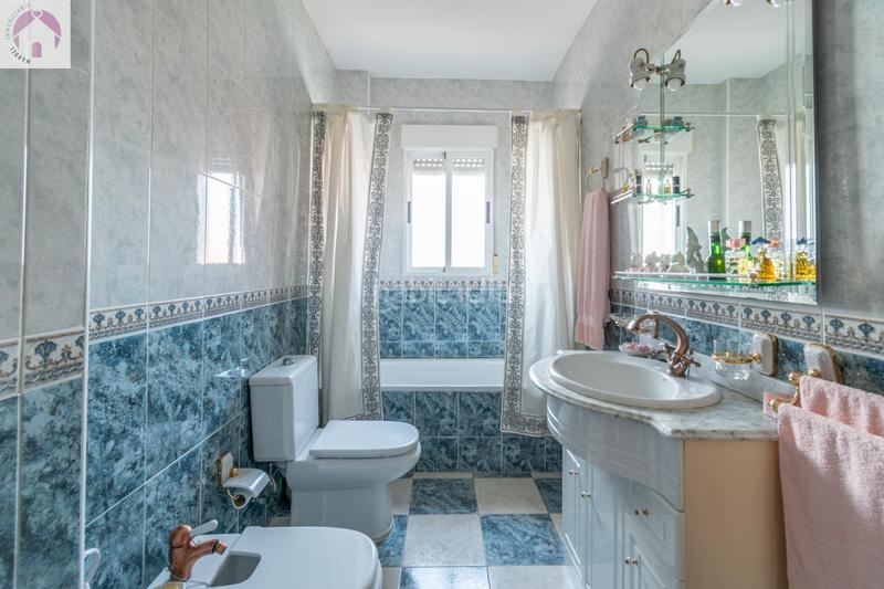 Foto b1f37d60-caed-4e29-921f-efc3d6990514. Casa vive la tranquilidad con espacio en este impresionante chalet pareado en el ventorrillo, cullar vega en Cúllar Vega