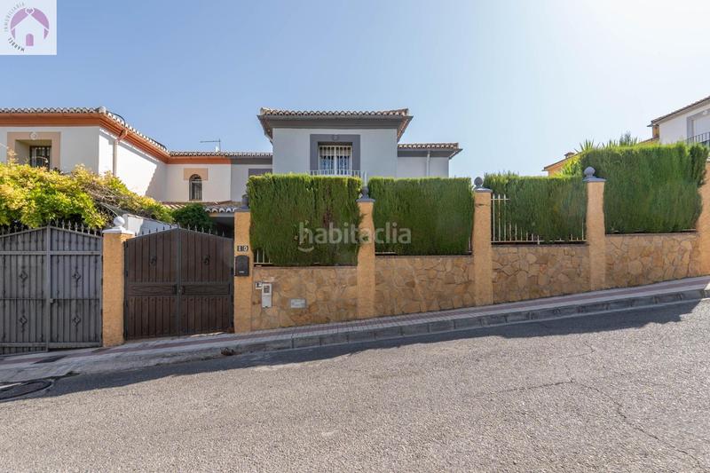 Foto 5655edc0-5fb0-4b4d-96cb-fb4e7fcca352. Casa pareada  en esquina en La Zubia Ciudad Zubia (La)