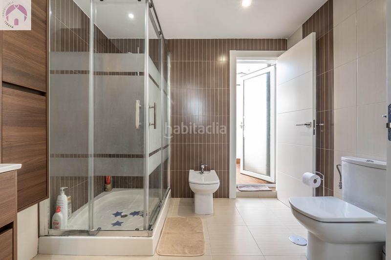 Foto b049113b-ab3d-4703-8245-f4859f3f69f0. Casa pareada  en esquina en La Zubia Ciudad Zubia (La)