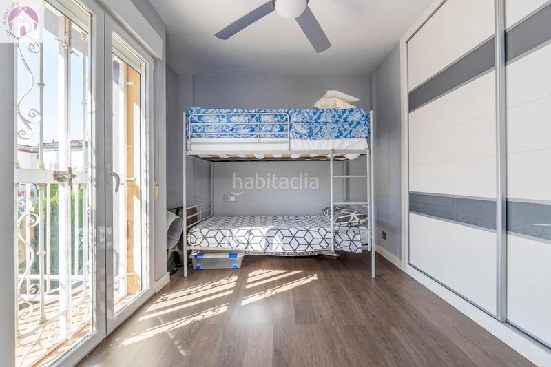Foto fbf3d5e9-bb6a-4d90-966b-b9ff5daa5f32. Casa pareada  en esquina en La Zubia Ciudad Zubia (La)