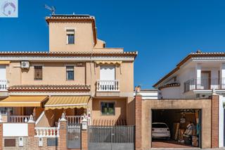 Casa aparellada  Calle granada. Vive la vida que mereces en ogíjares  a un paso de granada