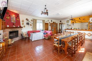 Chalet à Darro. !! fantástica finca de recreo a 20 minutos de granada !!