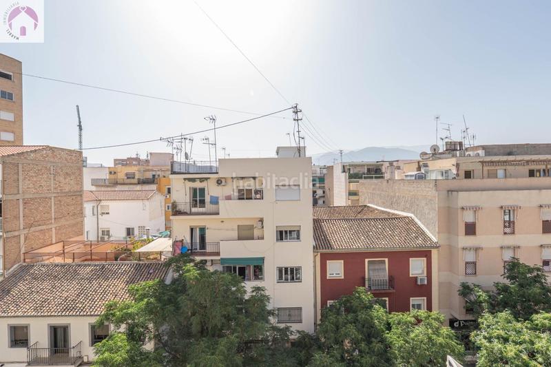 Foto c596d5c5-471f-4b13-9fe7-48abb18d2477. Piso en Barrio de Zaidín Granada