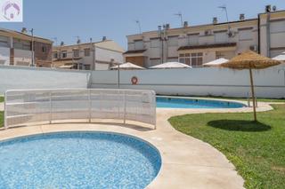 Casa adossada  Calle once de marzo(be). Atractivo adosado en belicena con patio, garaje y piscina comuni