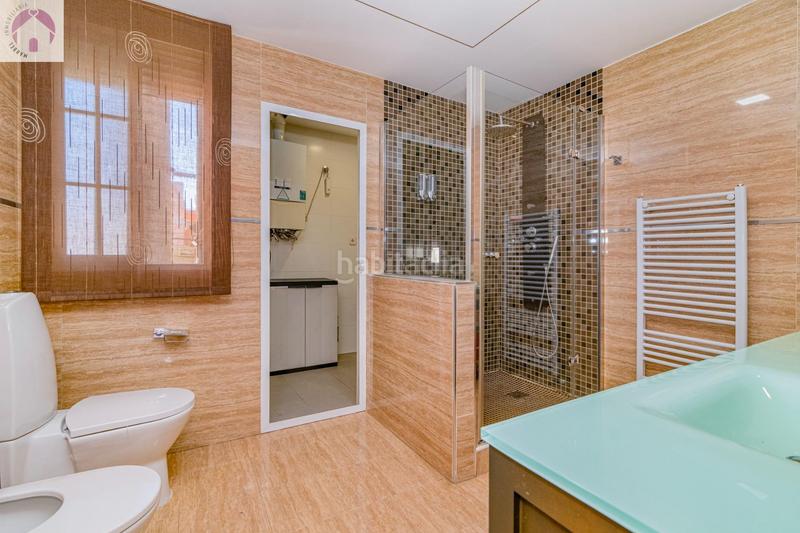 Foto bfd5f90d-20eb-4070-a011-e1a72c6659b6. Casa adosada casoplon en el zaidin en Barrio de Zaidín Granada