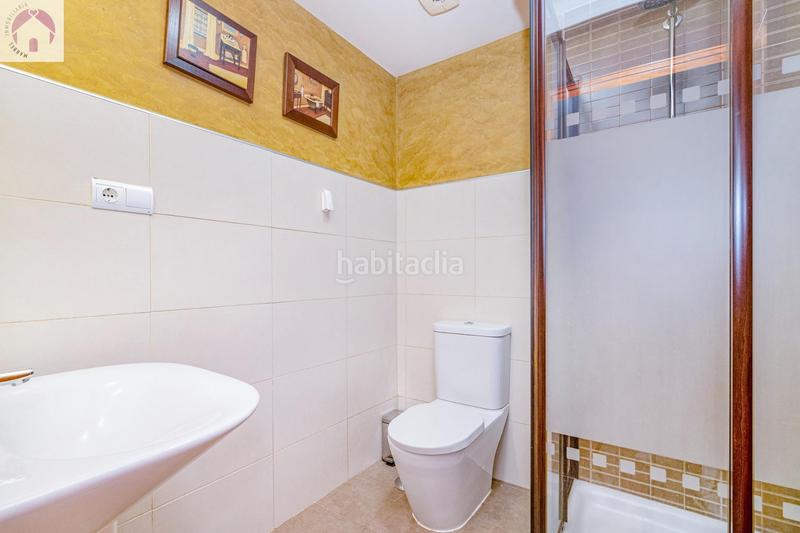 Foto dd2efd48-900e-439d-82f4-d99babee58fd. Casa adosada casoplon en el zaidin en Barrio de Zaidín Granada