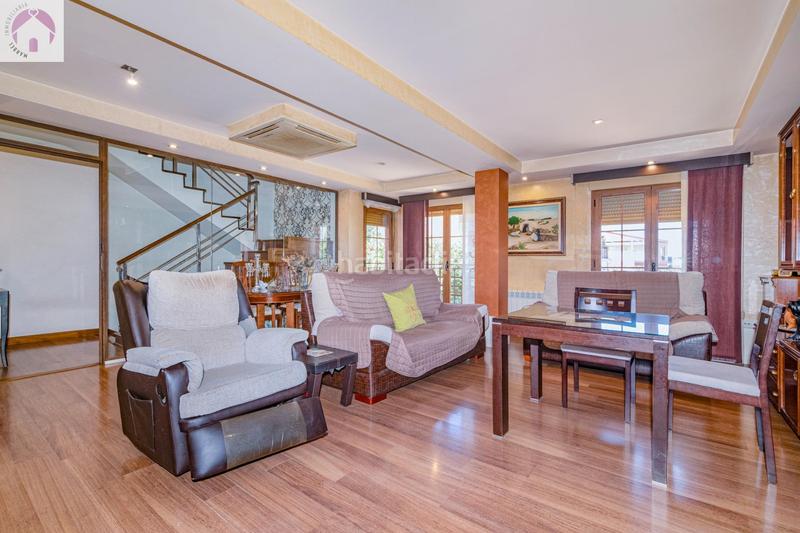 Foto e0fd9f49-8f34-4c50-be43-33f7af846ee2. Casa adosada casoplon en el zaidin en Barrio de Zaidín Granada