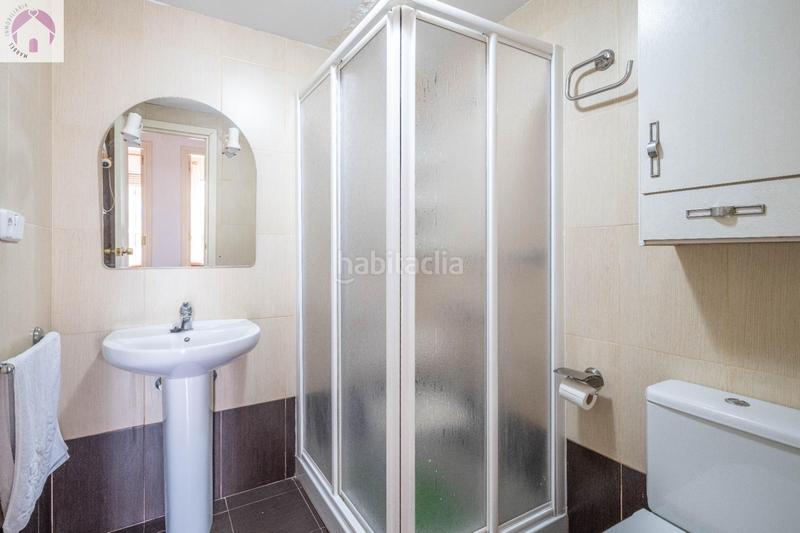 Foto abb7fac0-79cb-41c9-8868-3c05677c878d. Piso amplio piso en palacio de deportes en Castaño - Mirasierra Granada