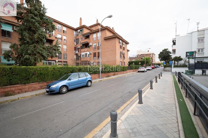 Foto acf5ab7e-9aff-4745-aec1-a53047b0731c. Piso amplio piso en palacio de deportes en Castaño - Mirasierra Granada