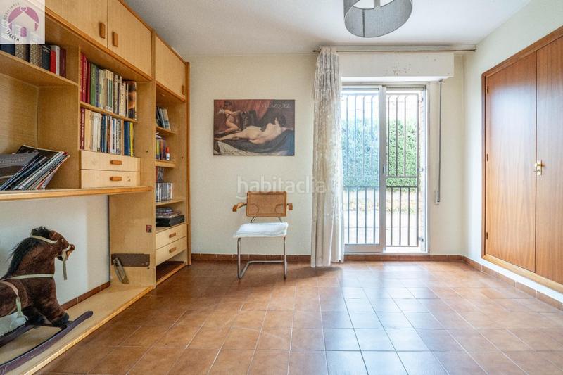 Foto b9f3d8d9-28ec-4077-9b24-e58e47abcf2e. Piso amplio piso en palacio de deportes en Castaño - Mirasierra Granada