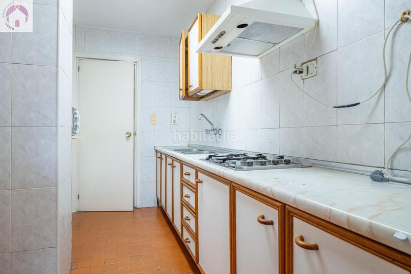 Foto e9137848-4bb2-405c-a2c0-5e3f4a87466d. Piso amplio piso en palacio de deportes en Castaño - Mirasierra Granada