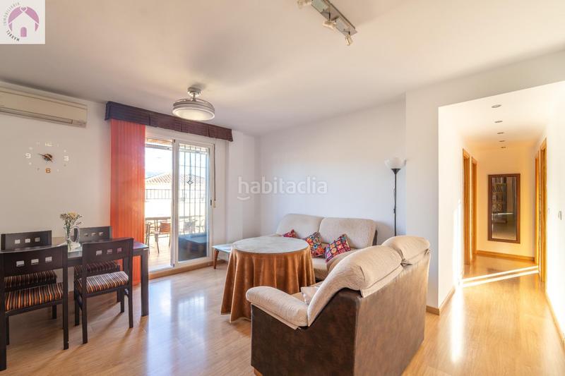 Foto b80ee2d8-bd36-49a6-9b8b-57529eddb087. Attique avec parking dans San Antón Armilla