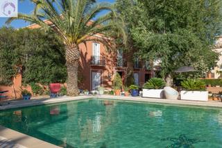 Chalet in Ogíjares. Impresionante mansión en loma linda.