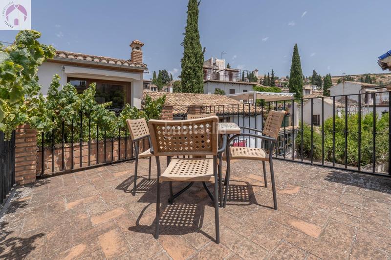 Foto bb7fc511-5d5a-45a1-94fb-dbe4c7d3f343. Casa dos maravillosas casas en el albaicín con vistas panorámicas a la alhambra en Granada