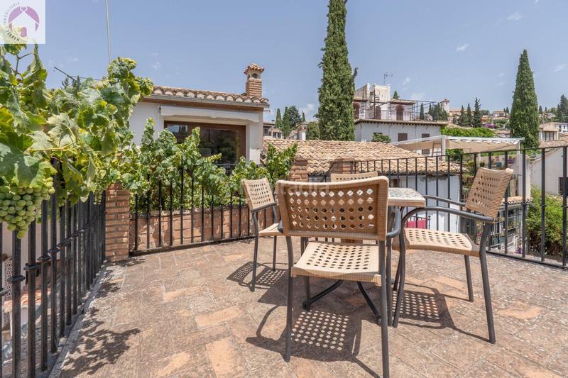 Foto cc7edc61-bfa2-4d14-86d8-2ff9100d890f. Casa dos maravillosas casas en el albaicín con vistas panorámicas a la alhambra en Granada