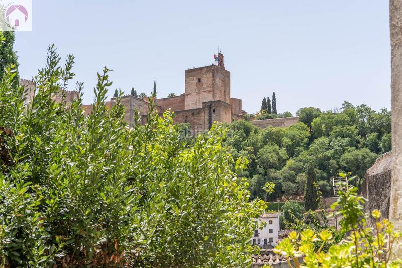 Foto cd3fa950-6800-43ab-9b4a-4aa00ab1713b. Casa dos maravillosas casas en el albaicín con vistas panorámicas a la alhambra en Granada