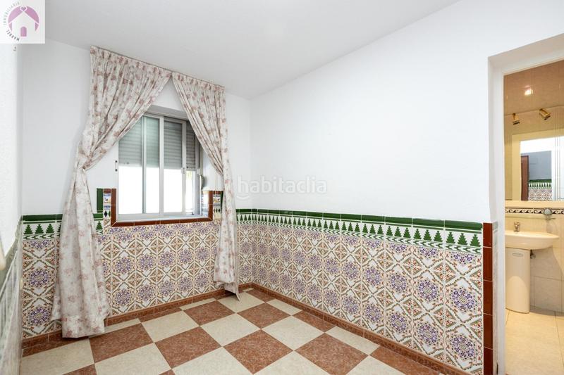 Foto 0575c75e-5503-4b9b-bb2d-c9e700c6ad4a. Casa adosada en Rosaleda - Juventud Granada