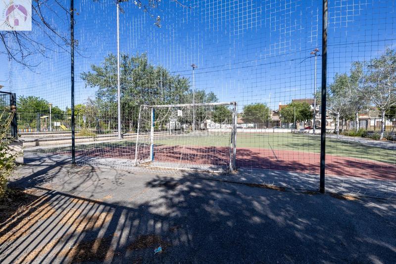 Foto e89e9762-6606-4a1d-bf96-728c10df43c0. Reihenhaus in Rosaleda - Juventud Granada