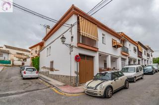 Reihenhaus  Calle del pensamiento 19. Casa en la zubia con amplio patio y tres dormitorios.