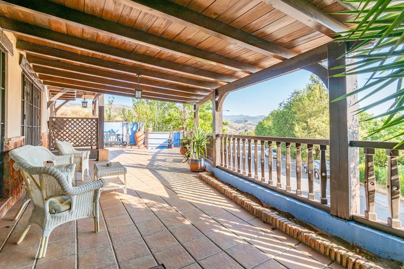 Foto 1d5fad58-8d01-4242-b821-b48d2732c67e. Chalet precioso chalet en cerro del oro en Cenes de la Vega