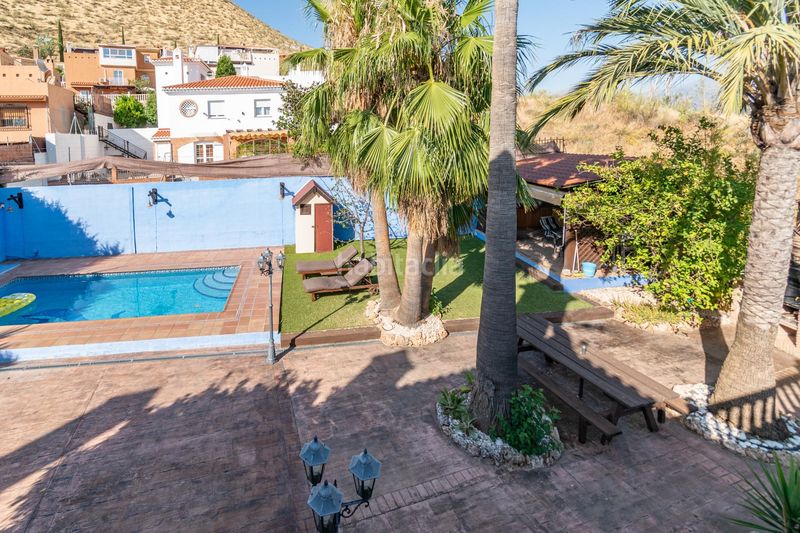 Foto 9295277a-af6d-4f7b-8226-d76b541d4287. Chalet precioso chalet en cerro del oro en Cenes de la Vega
