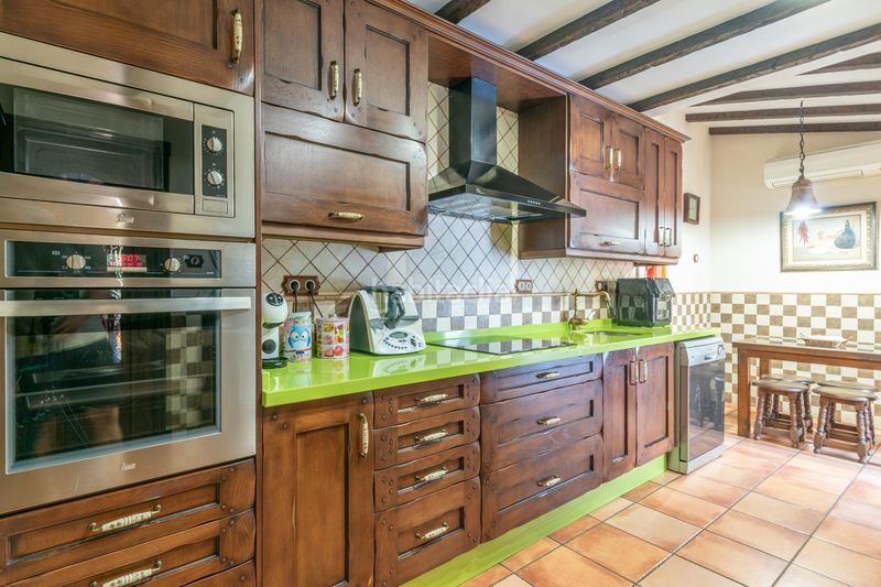 Foto d4141b86-304b-4e3a-8624-b61fa2d47f1b. Chalet precioso chalet en cerro del oro en Cenes de la Vega