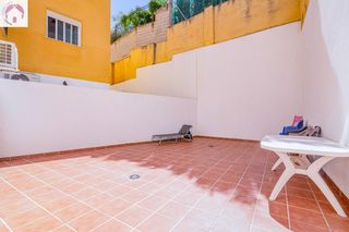 Planta baixa  Calle barranco. Piso con patio y cochera en la zubia